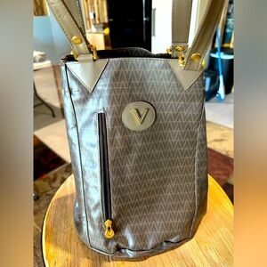 Mario Valentino bucket bag in excellent condition